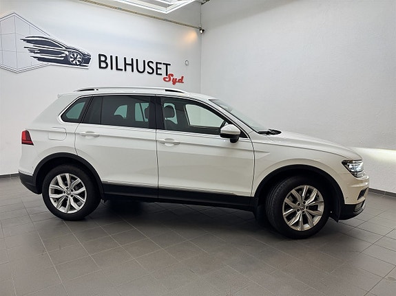 Volkswagen Tiguan 2 of 5