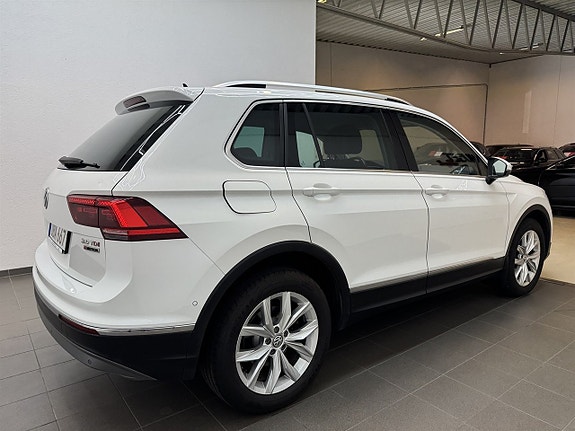 Volkswagen Tiguan 3 of 5