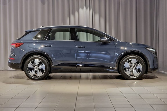 Audi Q4 e-tron 4 of 5