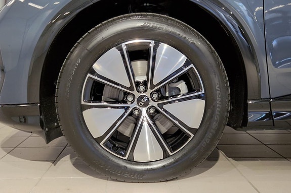 Audi Q4 e-tron 3 of 5