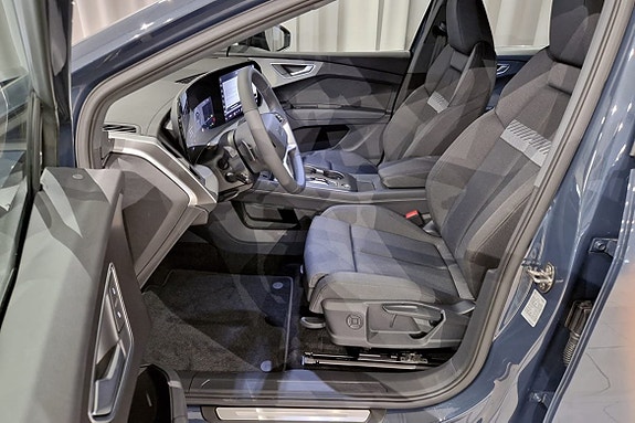 Audi Q4 e-tron 9 of 18