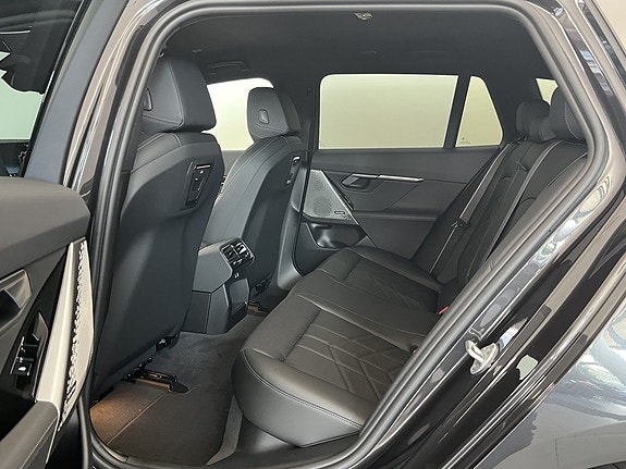 BMW i5 12 of 16