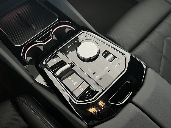 BMW i5 9 of 16