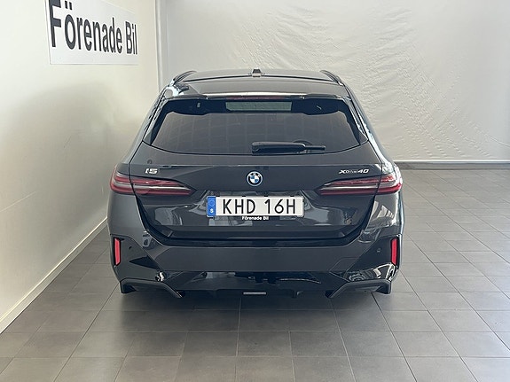 BMW i5 13 of 16