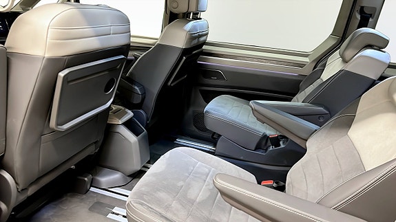 Volkswagen Multivan 12 of 14