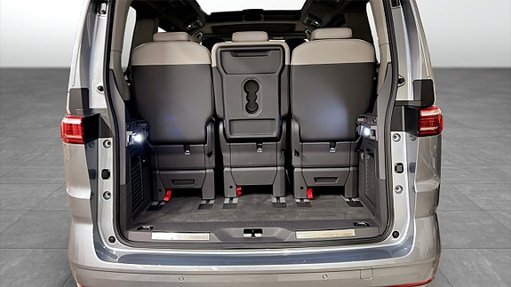 Volkswagen Multivan 13 of 14