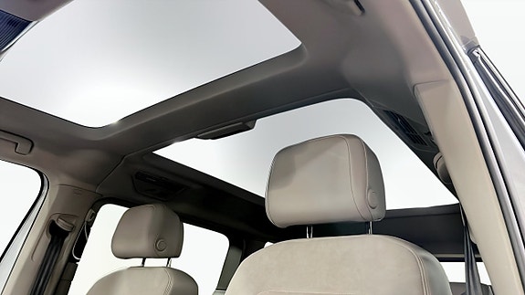 Volkswagen Multivan 9 of 14