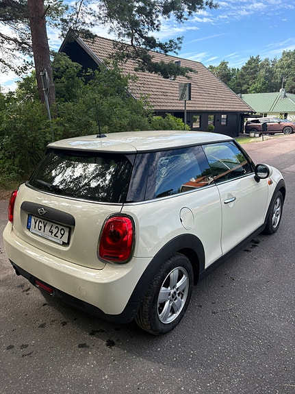 MINI One 4 of 5