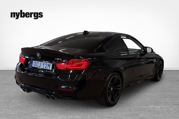 BMW M4 4 of 5