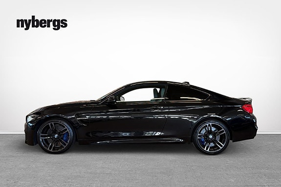 BMW M4 2 of 5