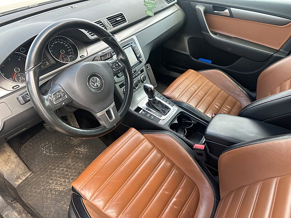 Volkswagen Passat 2 of 3