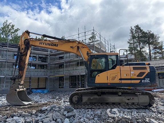 Grävmaskin Hyundai HX220L med tillbehör 2 of 27