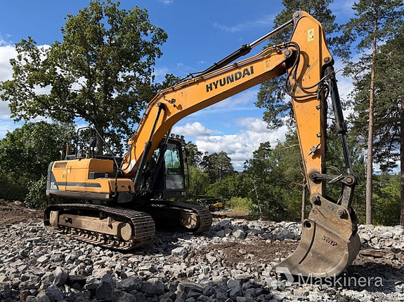 Grävmaskin Hyundai HX220L med tillbehör 4 of 27