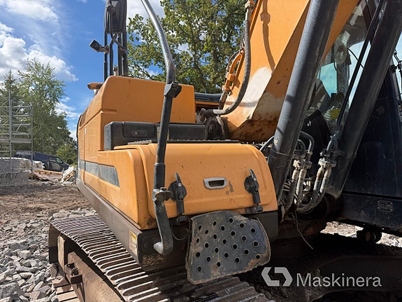 Grävmaskin Hyundai HX220L med tillbehör 19 of 27