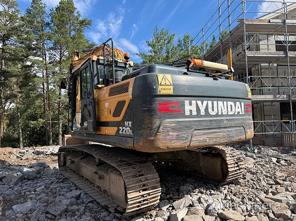 Grävmaskin Hyundai HX220L med tillbehör 10 of 27