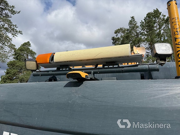 Grävmaskin Hyundai HX220L med tillbehör 24 of 27