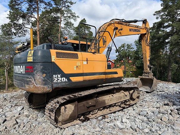 Grävmaskin Hyundai HX220L med tillbehör 7 of 27