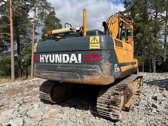 Grävmaskin Hyundai HX220L med tillbehör 8 of 27