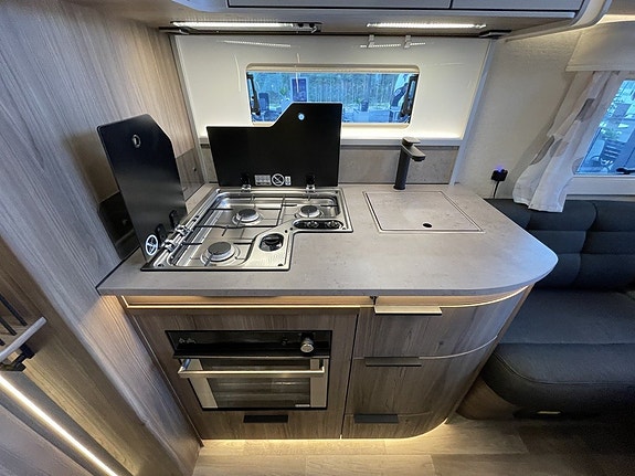 Kabe Royal 560 GLE KS /Queens-bed/ALDE/Panorama/Ugn/Micro/2495kr/månad 12 of 15