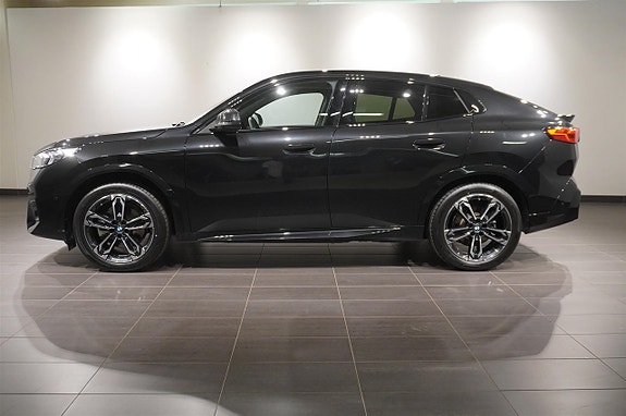 BMW iX2 3 of 17