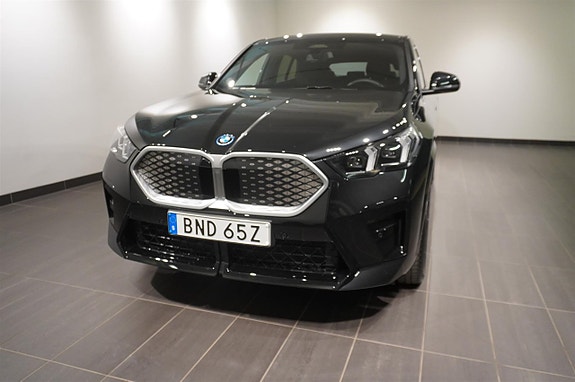 BMW iX2 5 of 17