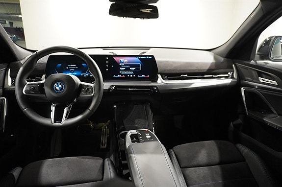 BMW iX2 13 of 17