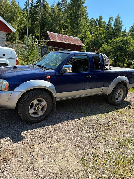 Nissan King Cab 2 of 7