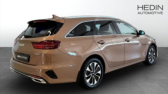 Kia Ceed 2 of 12