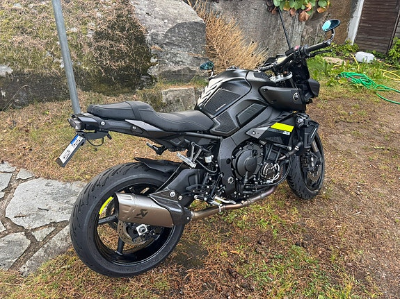 Yamaha MT-10 2 of 4