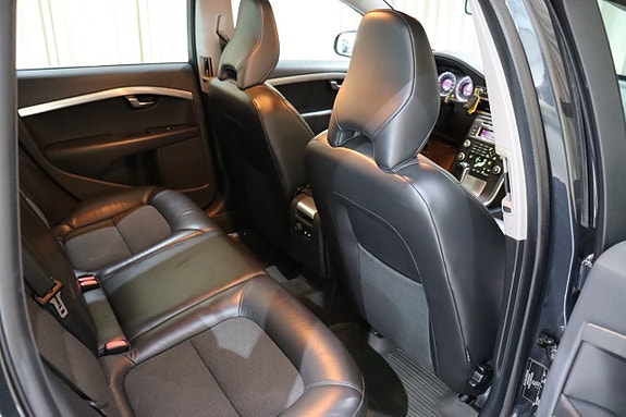 Volvo V70 12 of 27