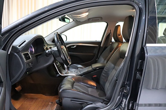 Volvo V70 15 of 27