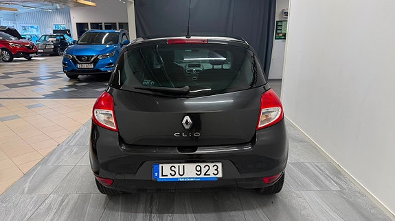 Renault Clio 8 of 13