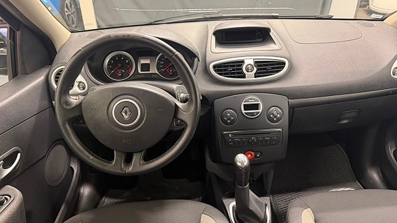 Renault Clio 9 of 13