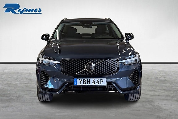 Volvo XC60 2 of 5