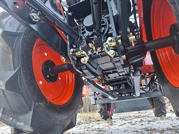 Kompakttraktor Hinomoto HM-3030 4WD Frontlastare 10 of 12