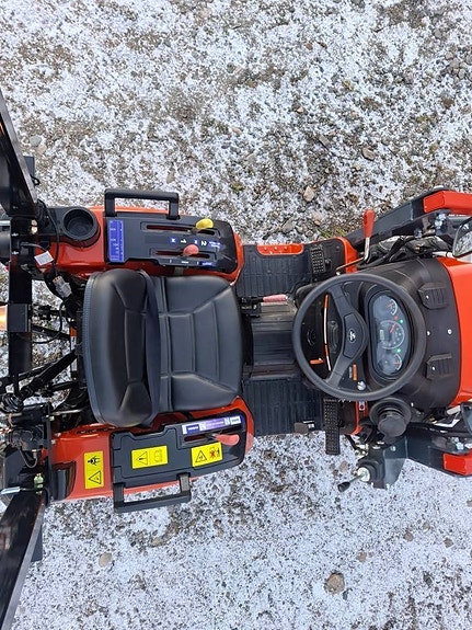 Kompakttraktor Hinomoto HM-3030 4WD Frontlastare 12 of 12