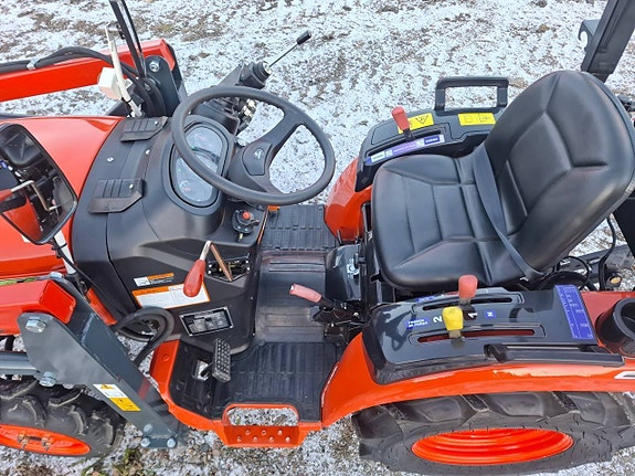 Kompakttraktor Hinomoto HM-3030 4WD Frontlastare 5 of 12