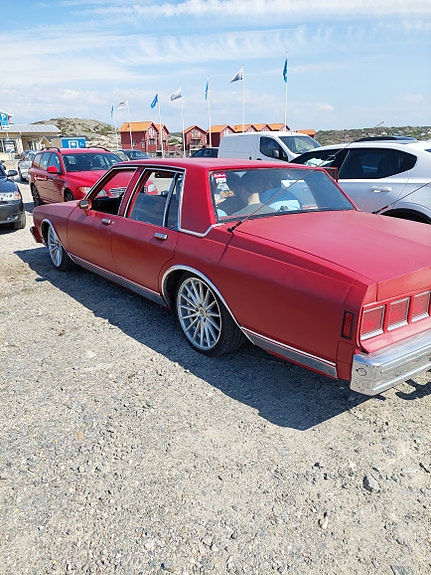 Chevrolet Caprice 2 of 5