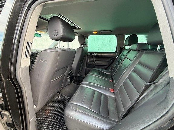 Volkswagen Touareg 15 of 15