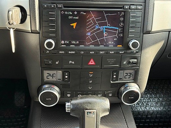 Volkswagen Touareg 10 of 15