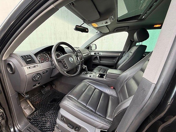 Volkswagen Touareg 12 of 15