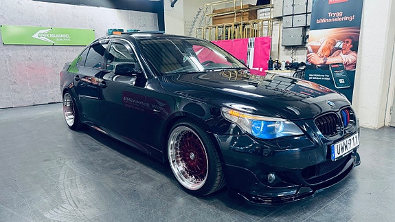 BMW 525d 4 of 5