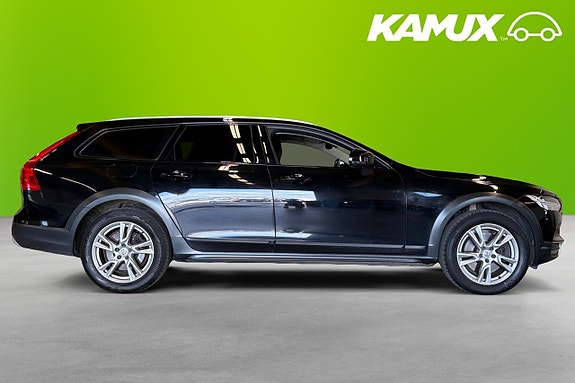 Volvo V90 Cross Country 2 of 5