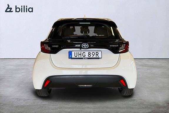 Toyota Yaris 4 of 5