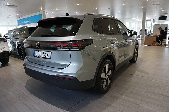 Volkswagen Tiguan 5 of 5