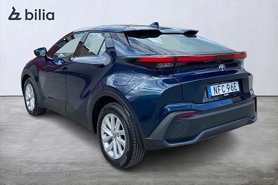 Toyota C-HR 3 of 5