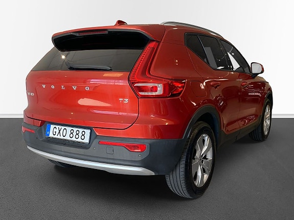 Volvo XC40 4 of 5