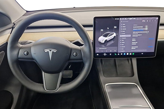 Tesla Model Y 11 of 20