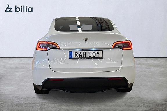 Tesla Model Y 5 of 5