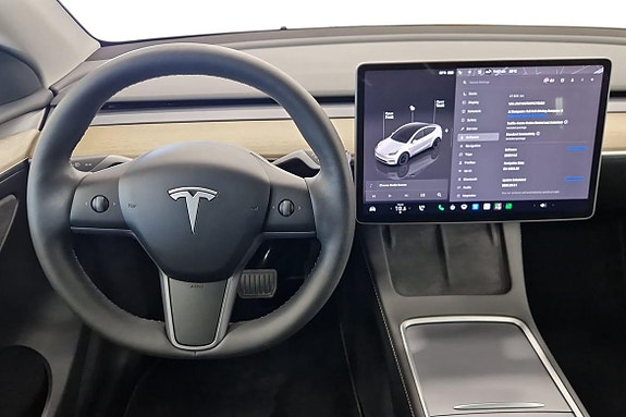 Tesla Model Y 9 of 20